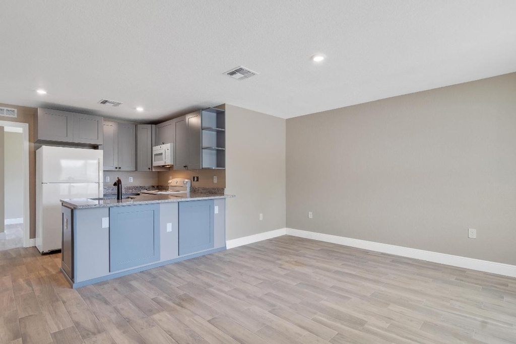 1405 Avenue G - Photo 7
