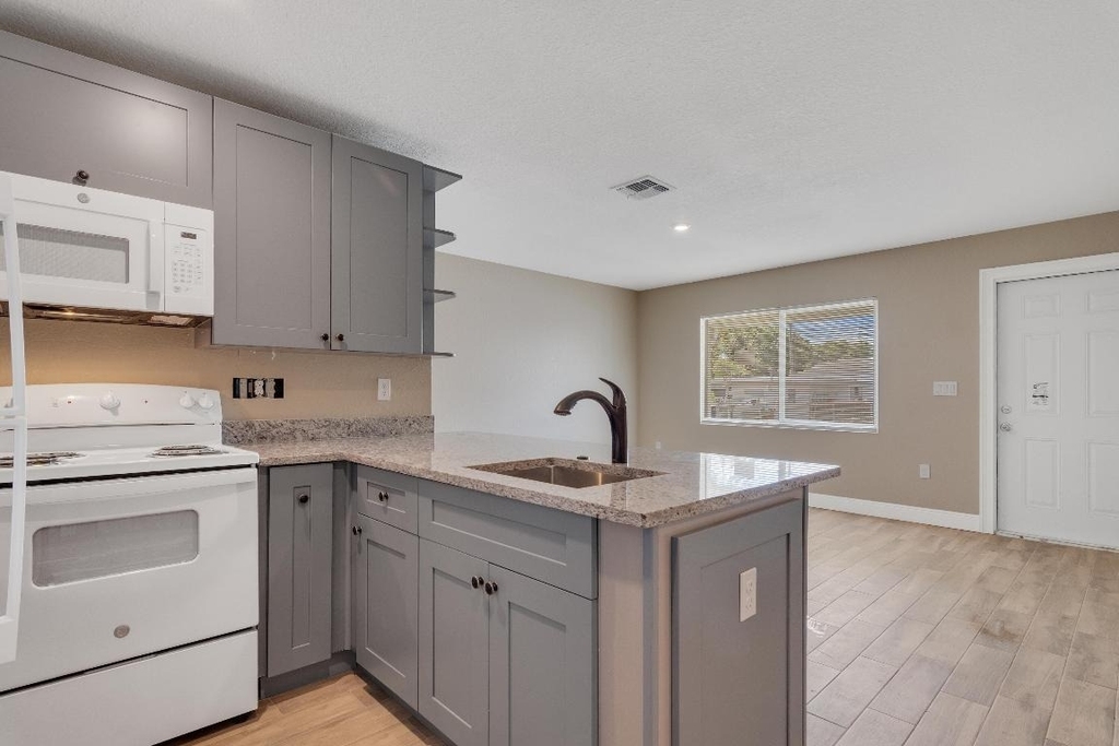 1405 Avenue G - Photo 5