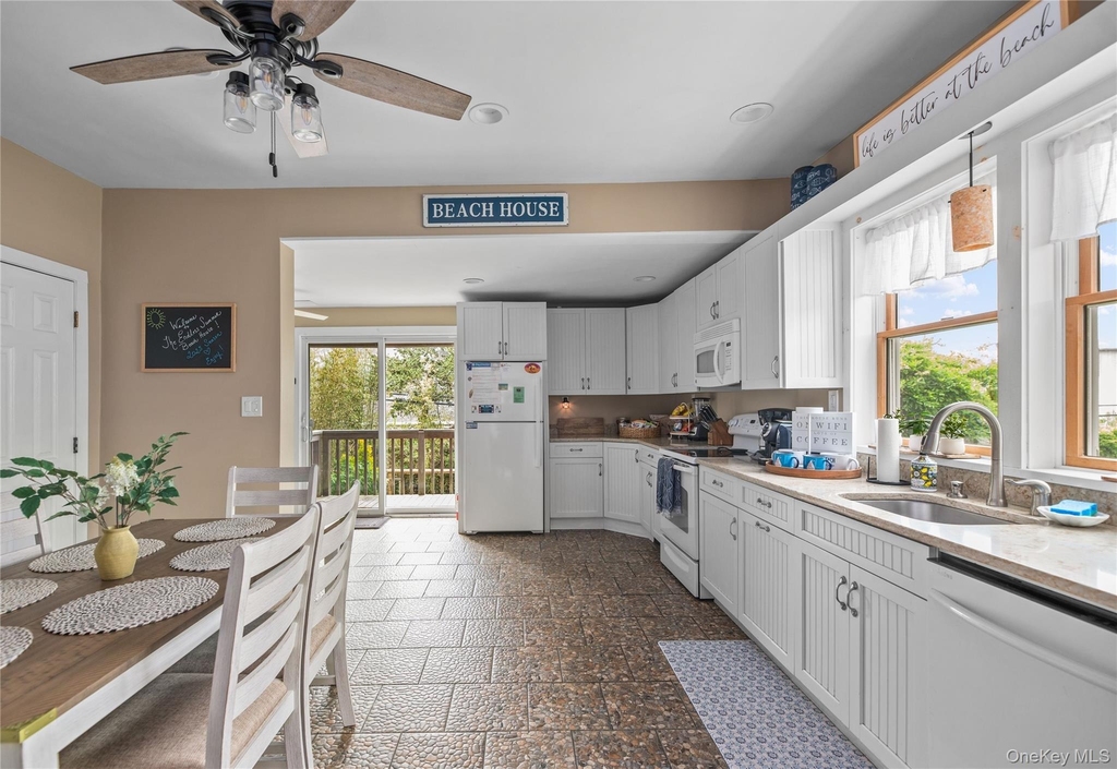 639 Ocean Breeze Walk - Photo 6