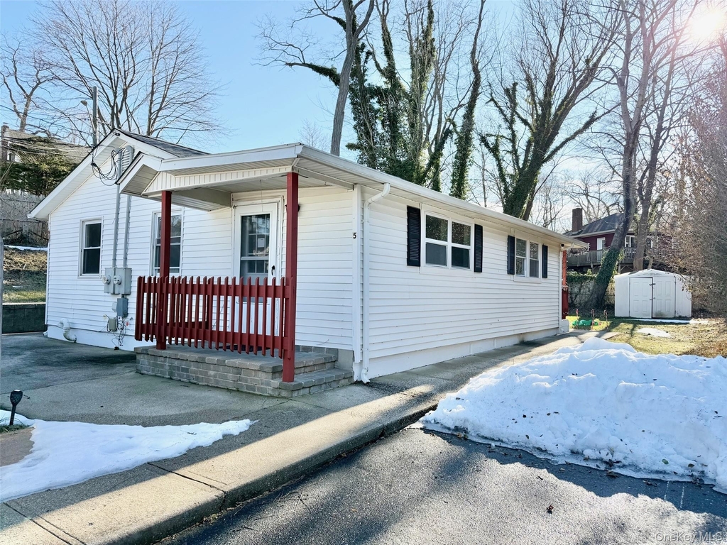 188 Hallock Landing Road - Photo 0
