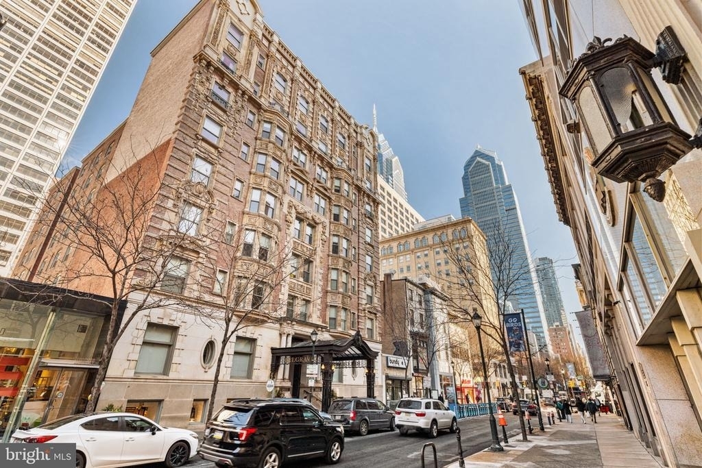 1811 Chestnut Street - Photo 2