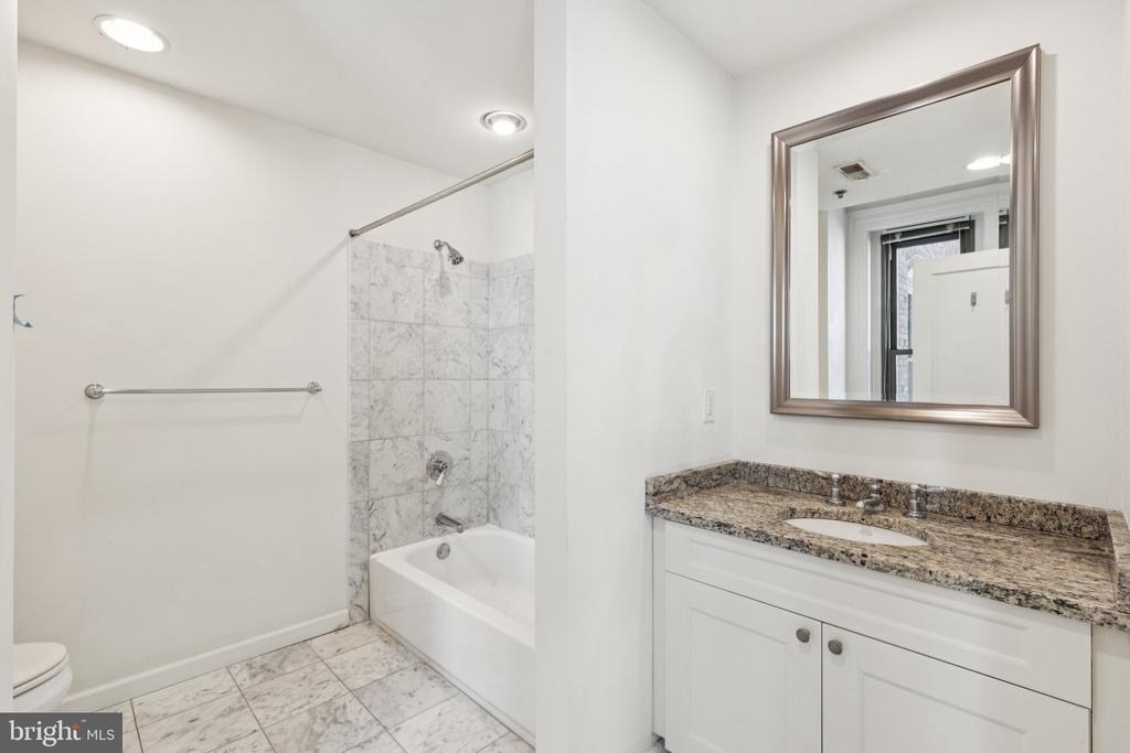 1811 Chestnut Street - Photo 24