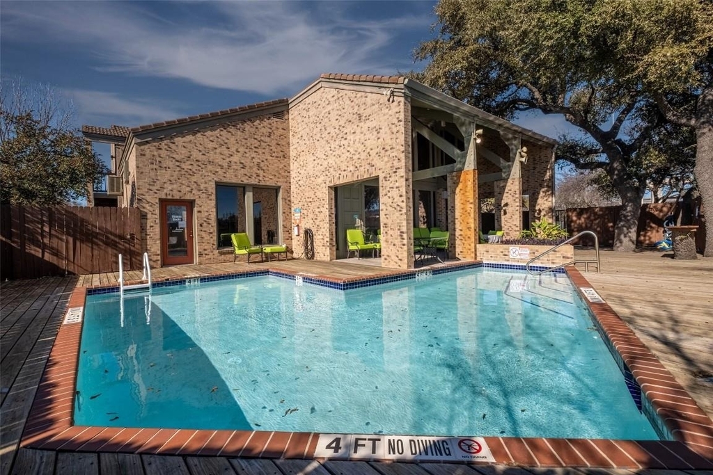 8888 Tallwood Dr - Photo 0