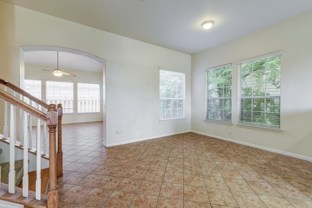 5102 Caswell Ave - Photo 3