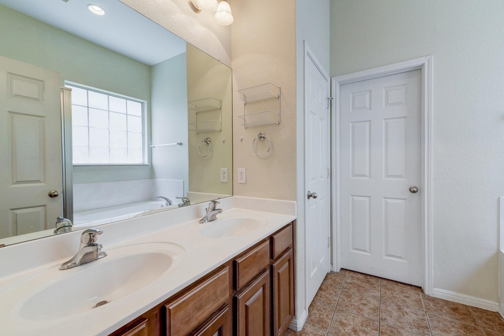 5102 Caswell Ave - Photo 12