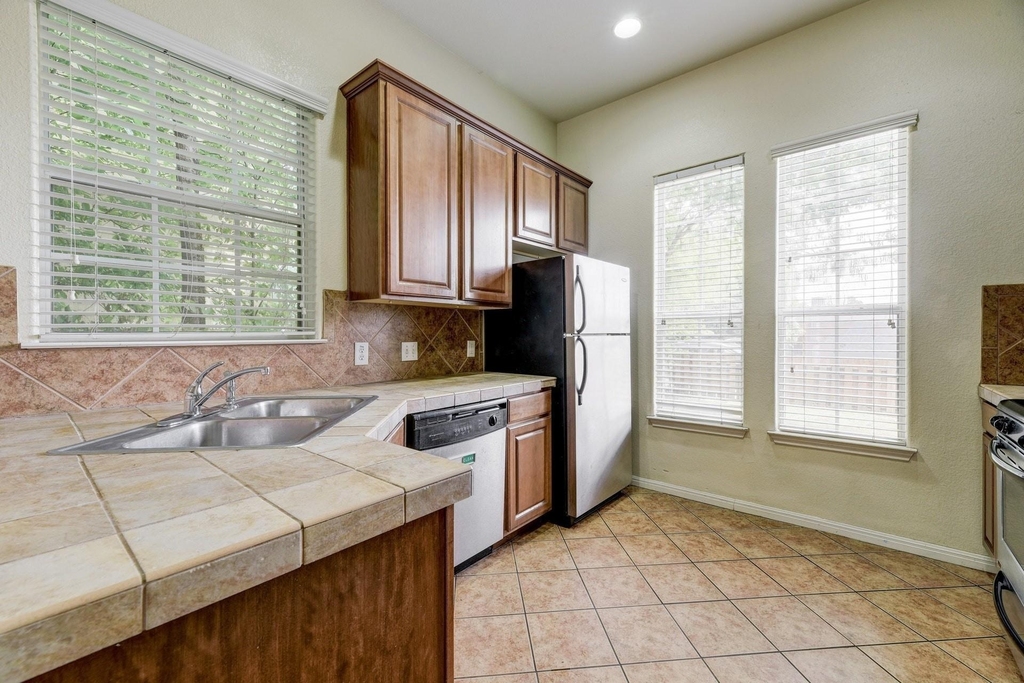 5102 Caswell Ave - Photo 6
