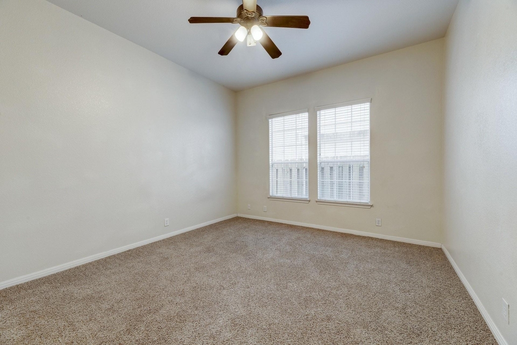 5102 Caswell Ave - Photo 10