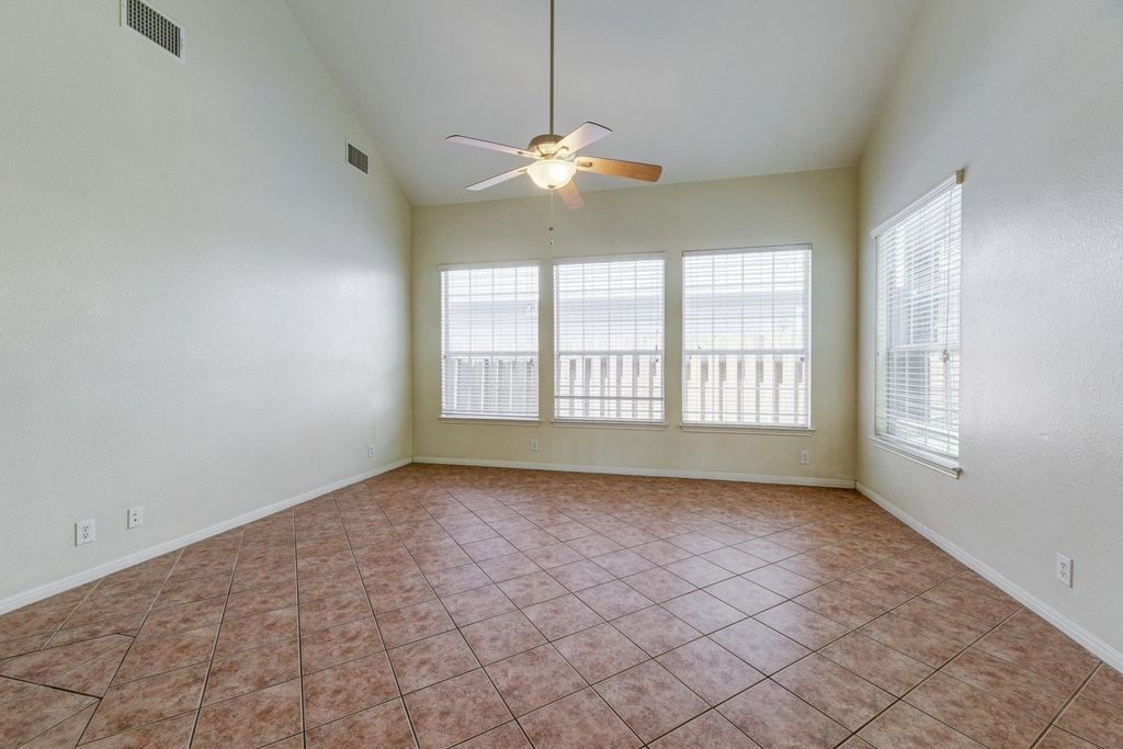 5102 Caswell Ave - Photo 7