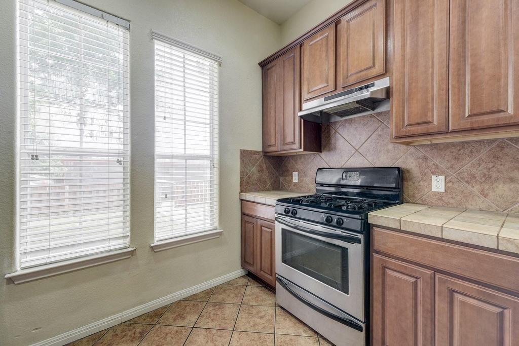 5102 Caswell Ave - Photo 5