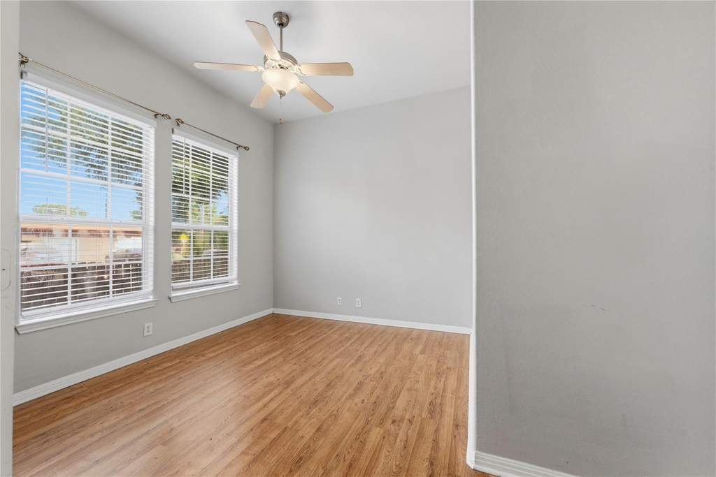 5102 Caswell Ave - Photo 2