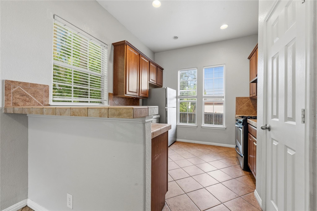 5102 Caswell Ave - Photo 5