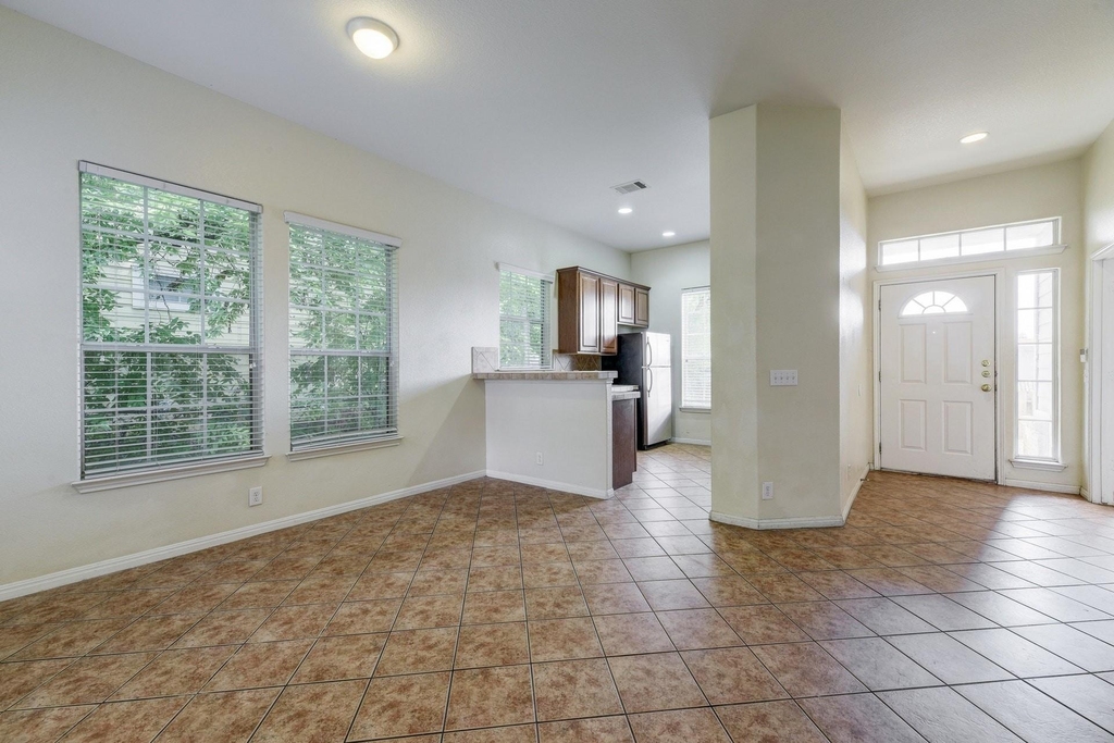 5102 Caswell Ave - Photo 4