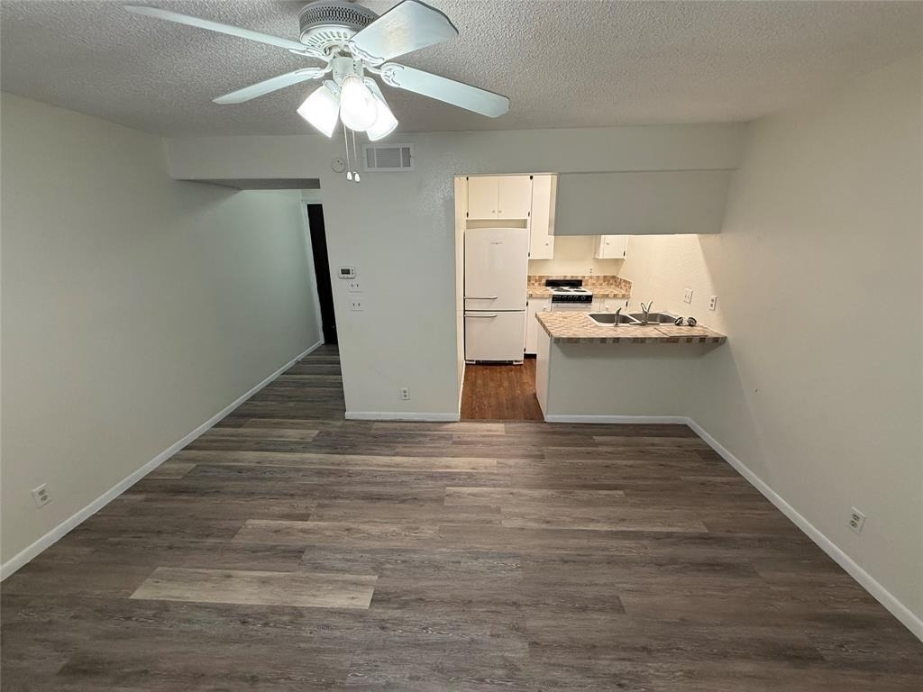 2408 Longview St - Photo 1