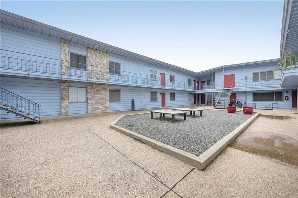 2408 Longview St - Photo 4