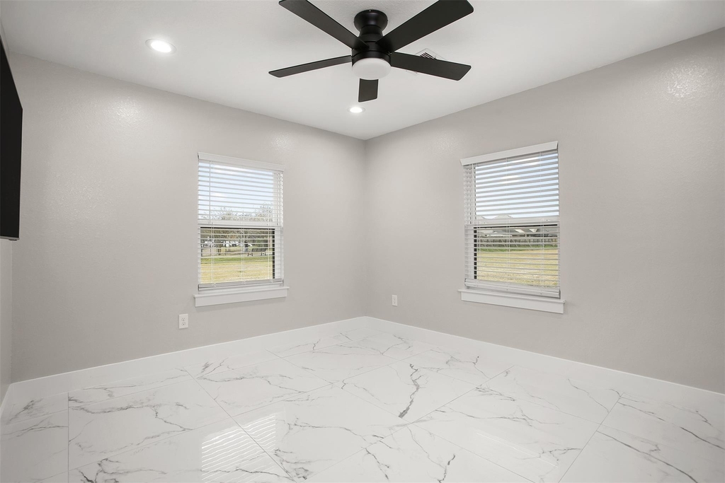 4002 Dixie Farm Road - Photo 22