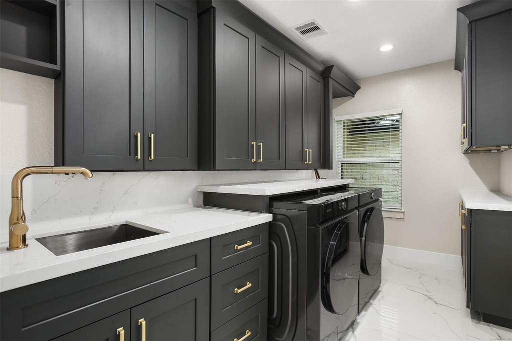 4002 Dixie Farm Road - Photo 14