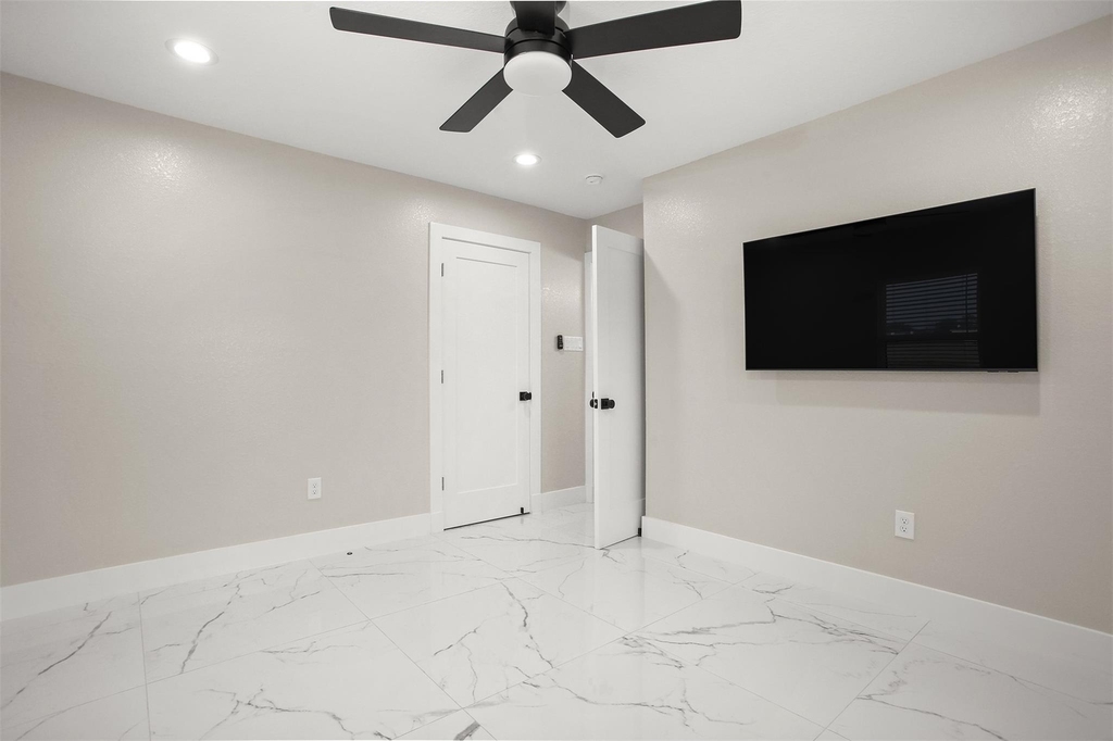 4002 Dixie Farm Road - Photo 23