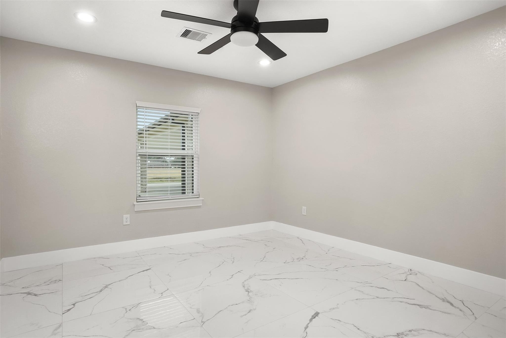 4002 Dixie Farm Road - Photo 15