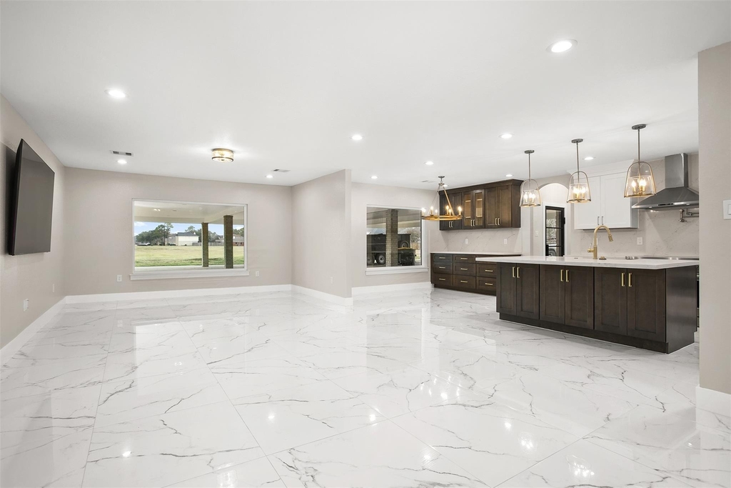 4002 Dixie Farm Road - Photo 4