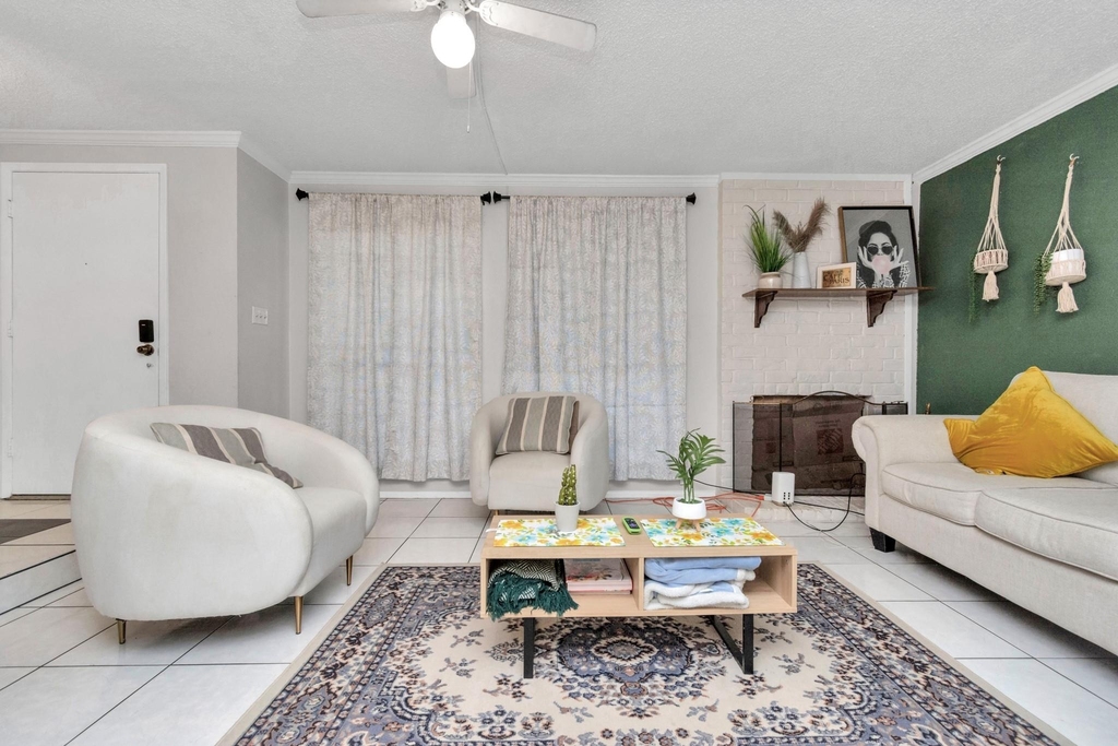 5837 Sunforest Drive - Photo 4