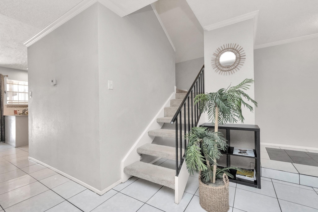 5837 Sunforest Drive - Photo 5