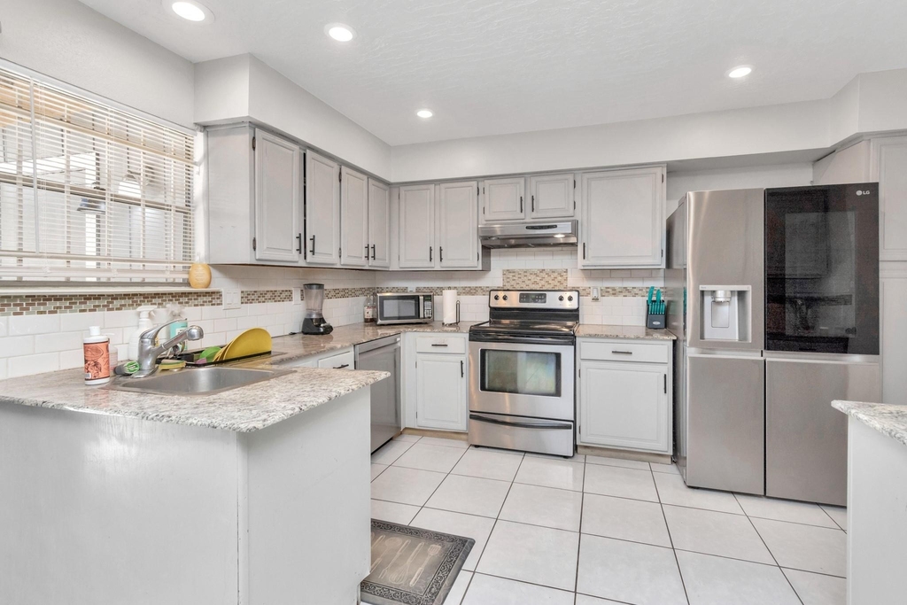 5837 Sunforest Drive - Photo 7