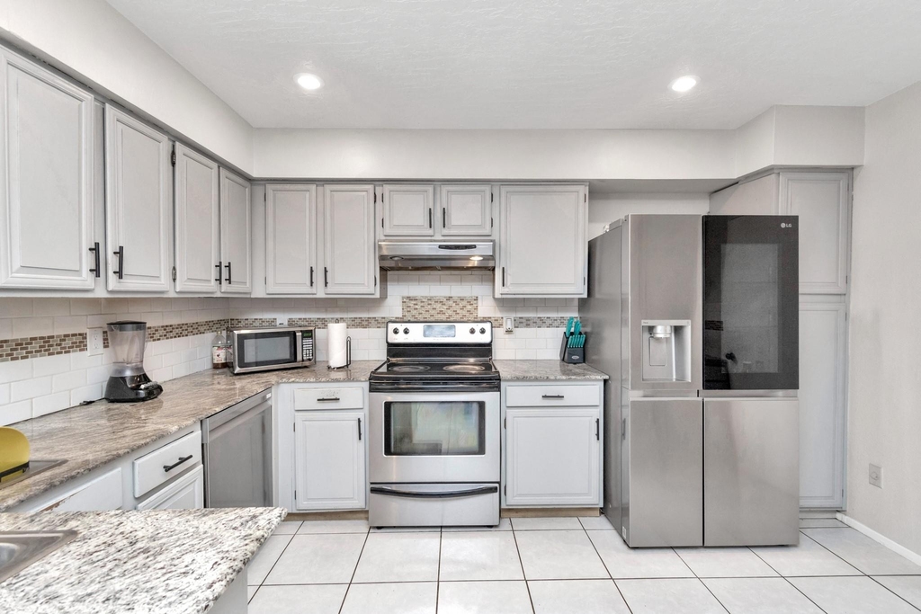 5837 Sunforest Drive - Photo 8
