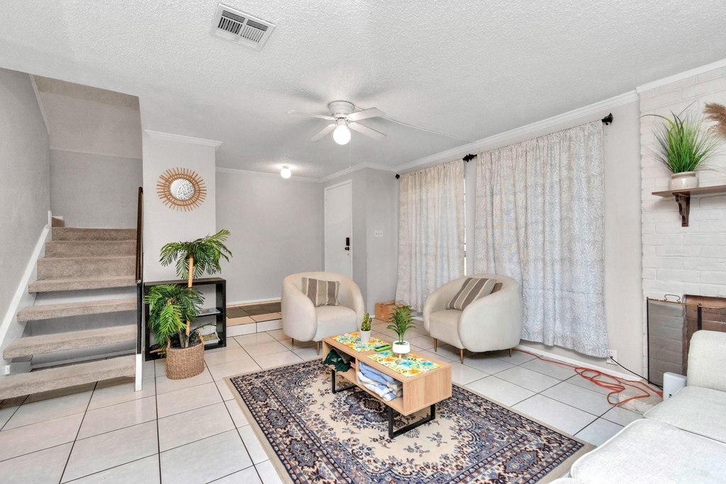 5837 Sunforest Drive - Photo 3