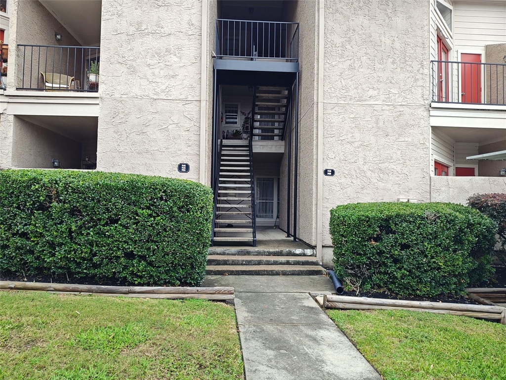 10855 Meadowglen Lane - Photo 1