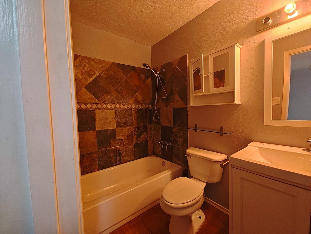10855 Meadowglen Lane - Photo 18