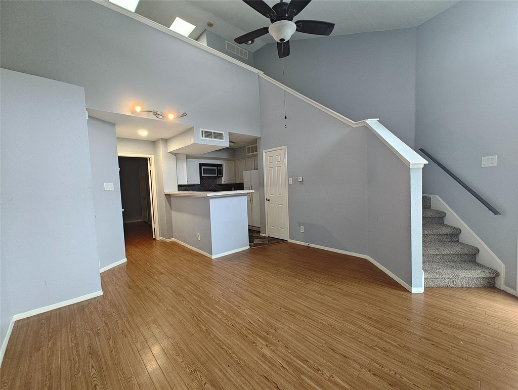 10855 Meadowglen Lane - Photo 7