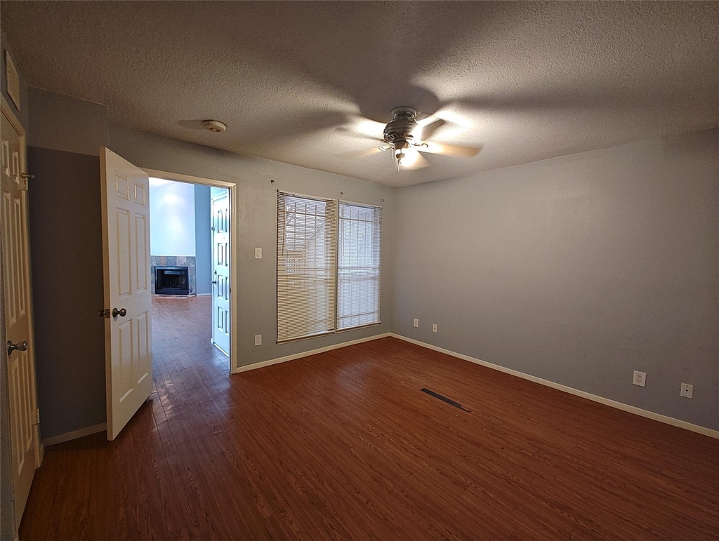 10855 Meadowglen Lane - Photo 20