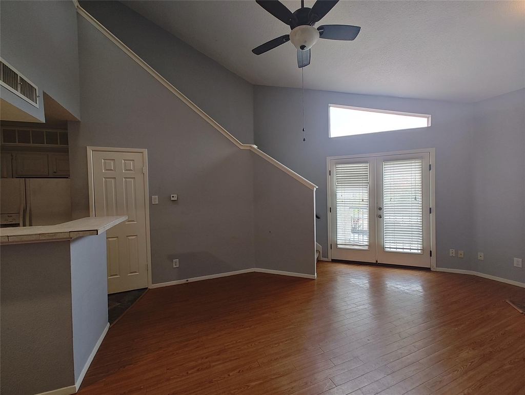 10855 Meadowglen Lane - Photo 4