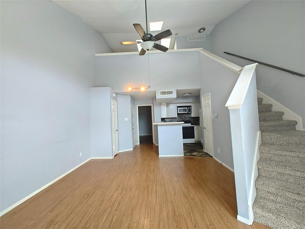 10855 Meadowglen Lane - Photo 8