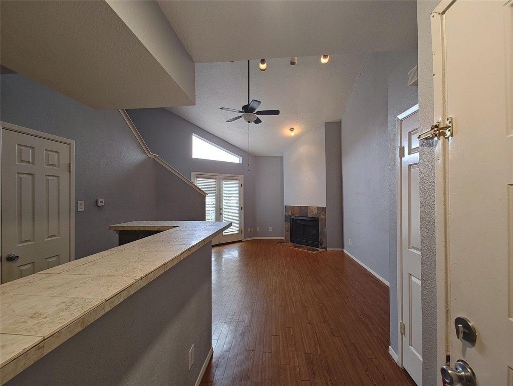 10855 Meadowglen Lane - Photo 5