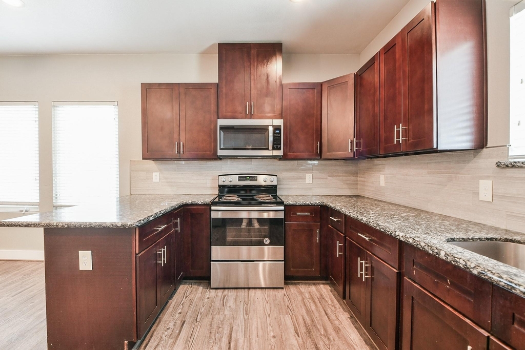3249 Dixie Drive - Photo 4