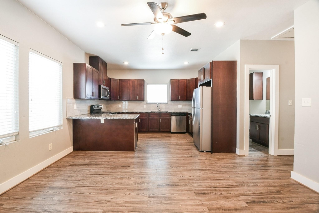 3249 Dixie Drive - Photo 3