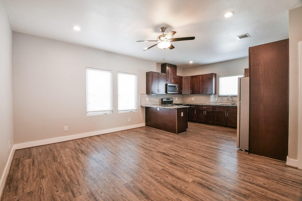 3249 Dixie Drive - Photo 2