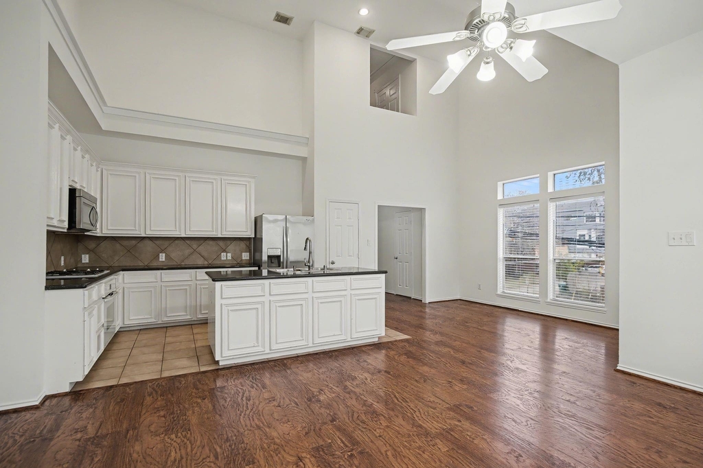 2416 Charleston Street - Photo 5