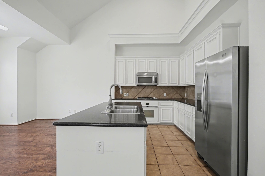 2416 Charleston Street - Photo 9