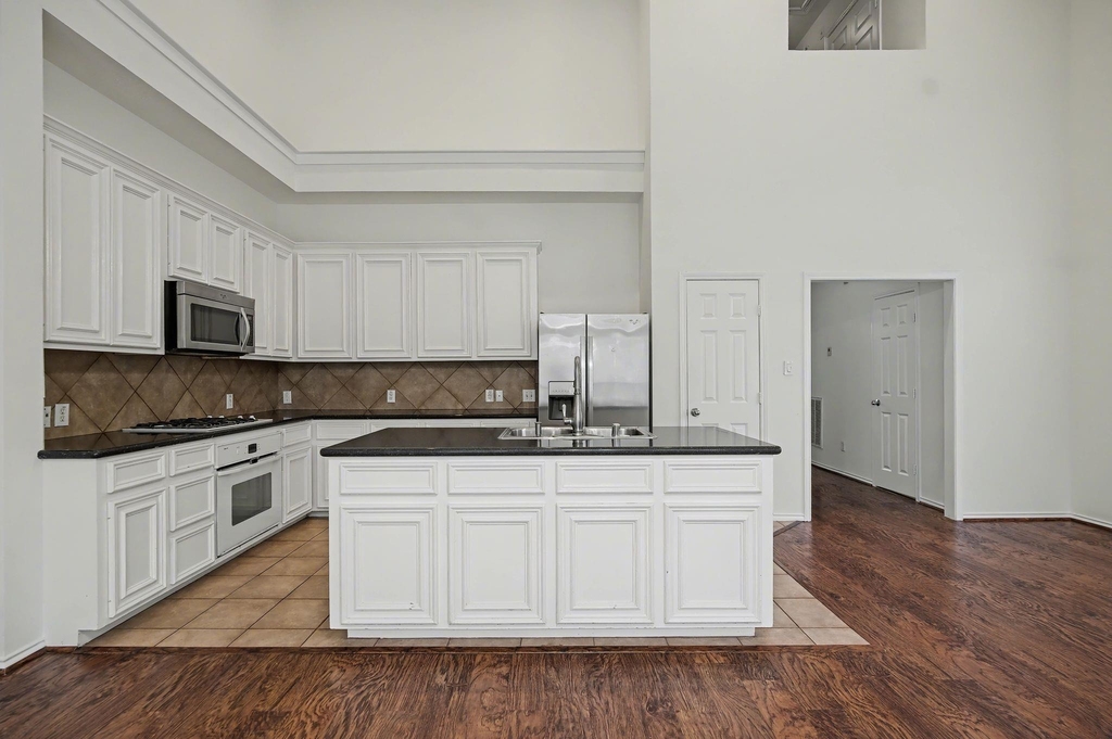 2416 Charleston Street - Photo 2