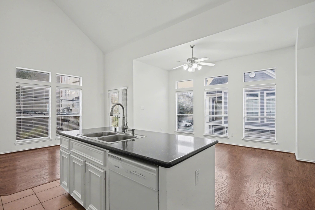 2416 Charleston Street - Photo 6