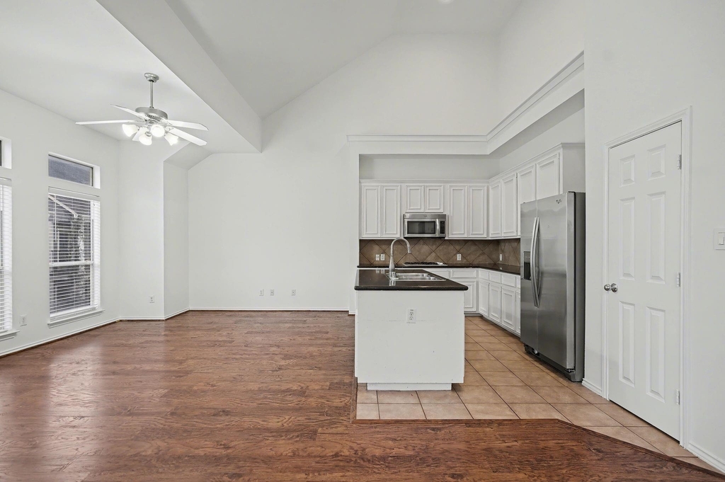2416 Charleston Street - Photo 3