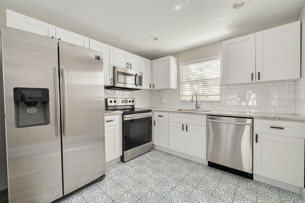 106 W Haya Street - Photo 5