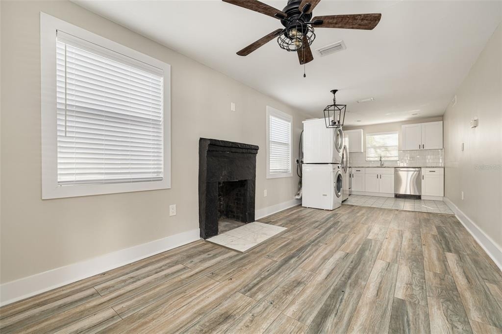 106 W Haya Street - Photo 1
