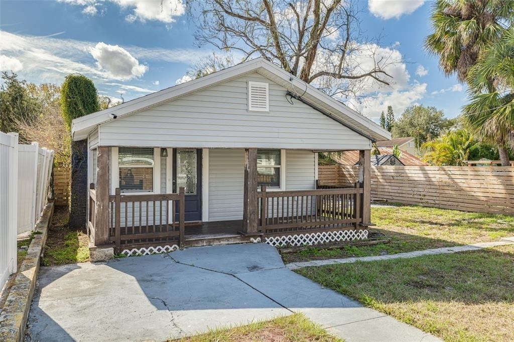 106 W Haya Street - Photo 0
