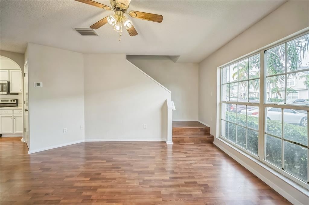523 Kensington Lake N - Photo 2