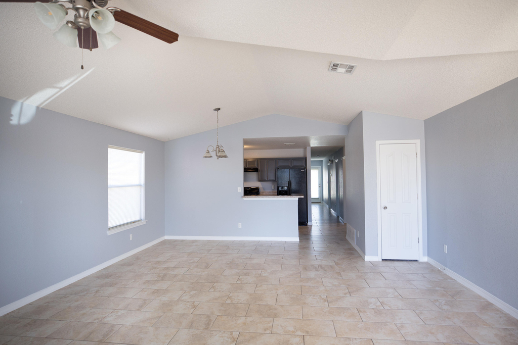 13231 Kestrel Avenue - Photo 2