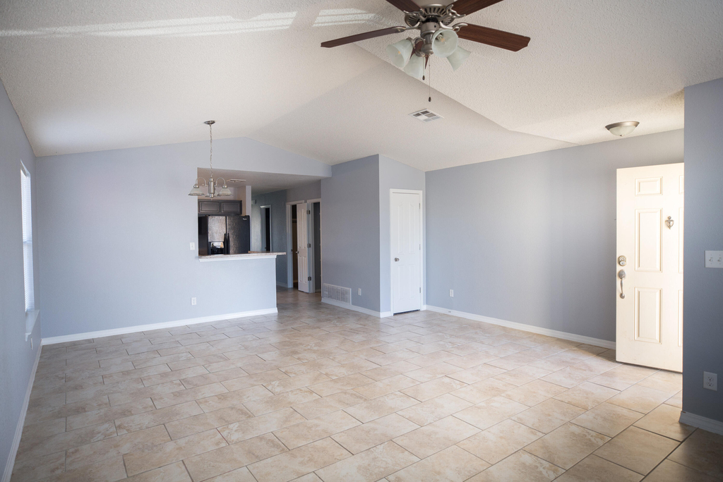 13231 Kestrel Avenue - Photo 3