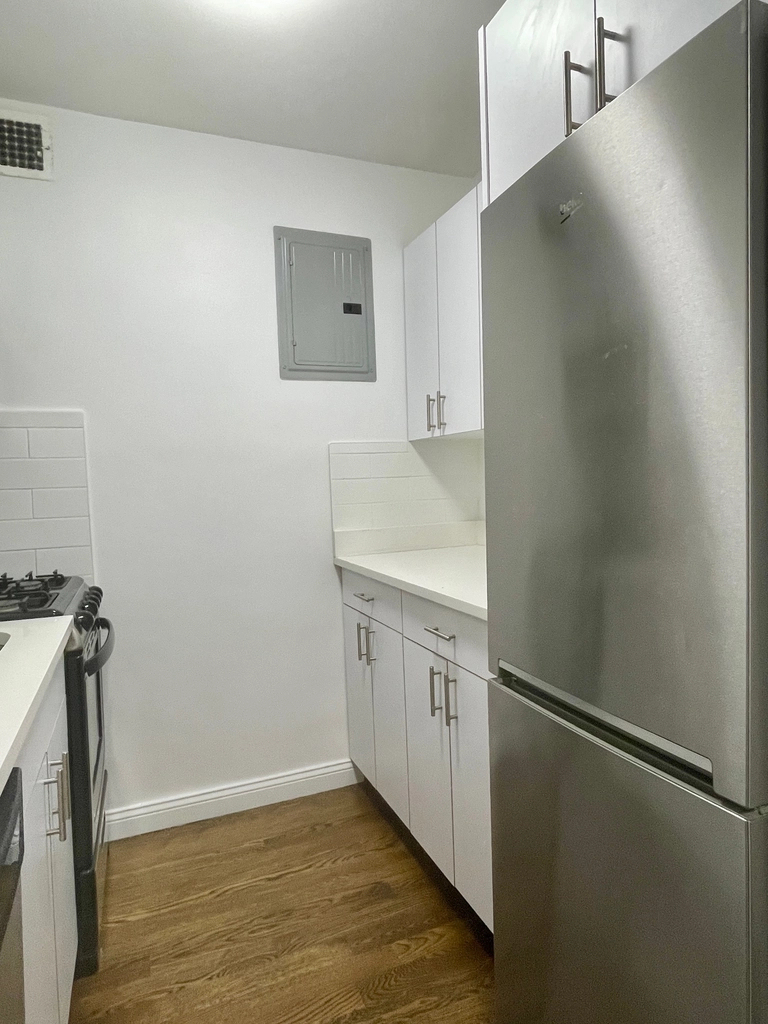 400 East 89th Street - Photo 5